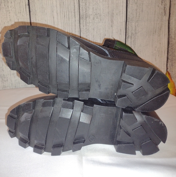 New without Tag Camo boots